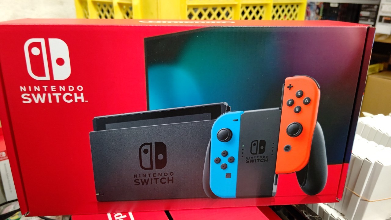 Nintendo Switch 本体 新型 　ネオンカラー
④家庭用ゲーム機本体